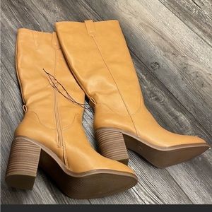 Retail 45 NWT. Woman’s Tan/Davina stylish  heeled boots.   Size hip.  Size 8.5.